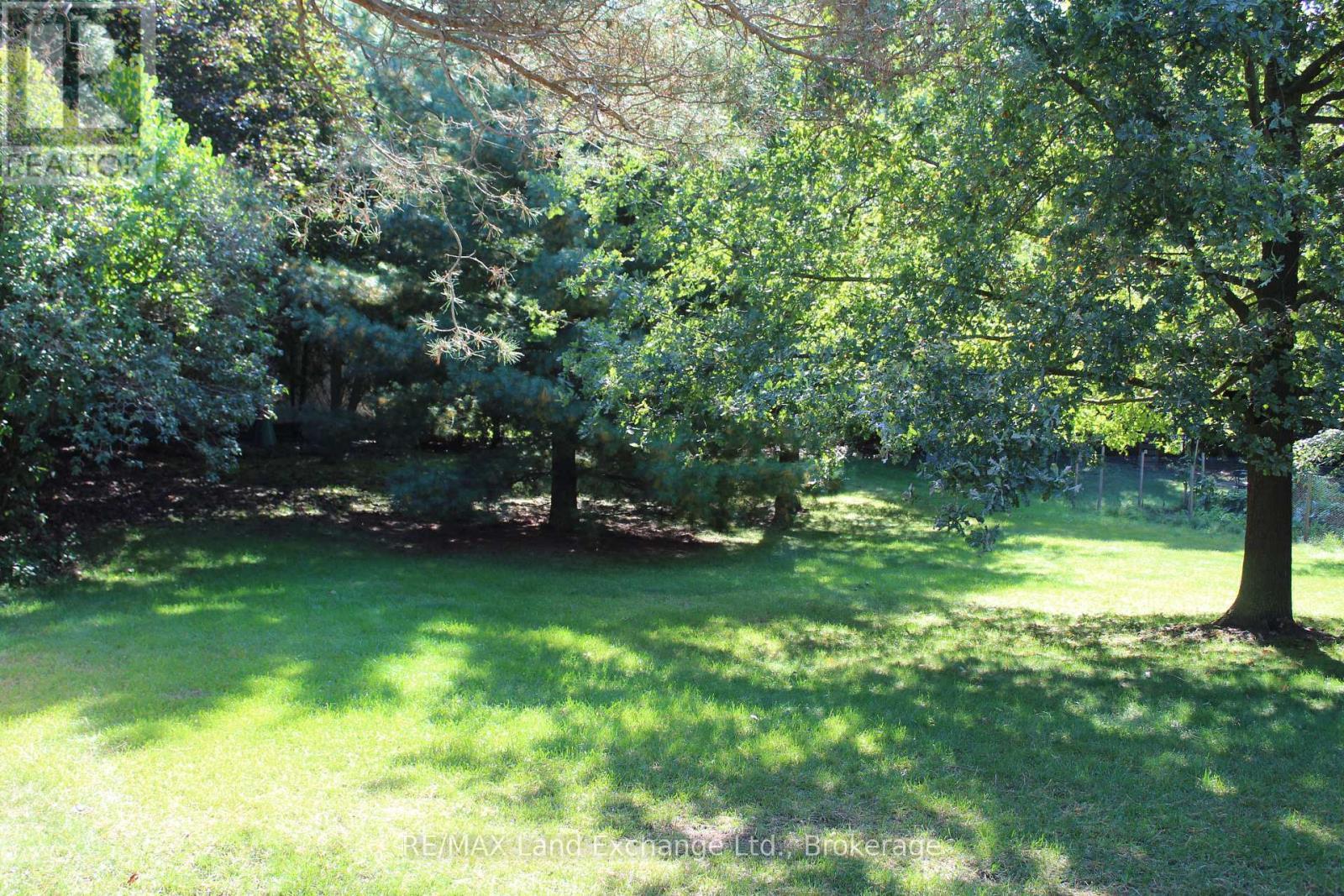 Behind the hedge - 415 Elgin Street S, Kincardine, ON - Outdoor