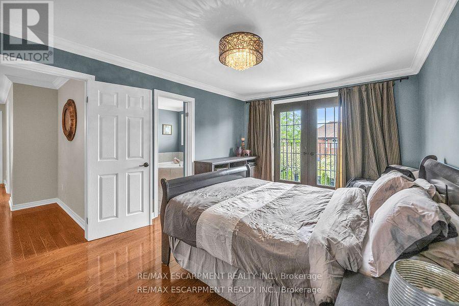 38 Sunbeam Drive, Hamilton, ON - Indoor Photo Showing Bedroom