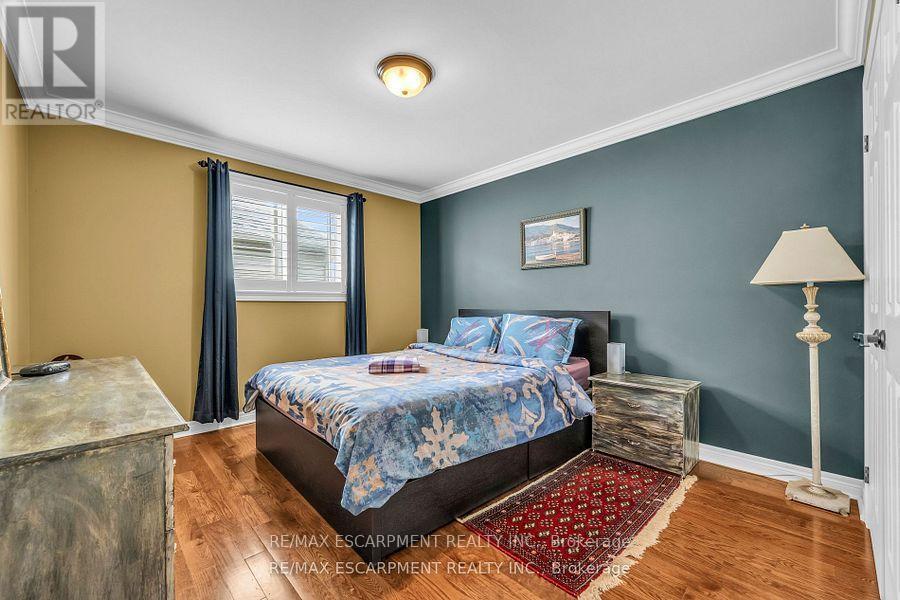 38 Sunbeam Drive, Hamilton, ON - Indoor Photo Showing Bedroom