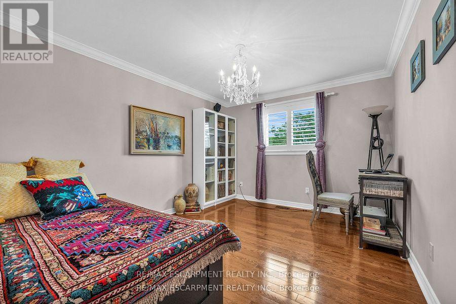 38 Sunbeam Drive, Hamilton, ON - Indoor Photo Showing Bedroom