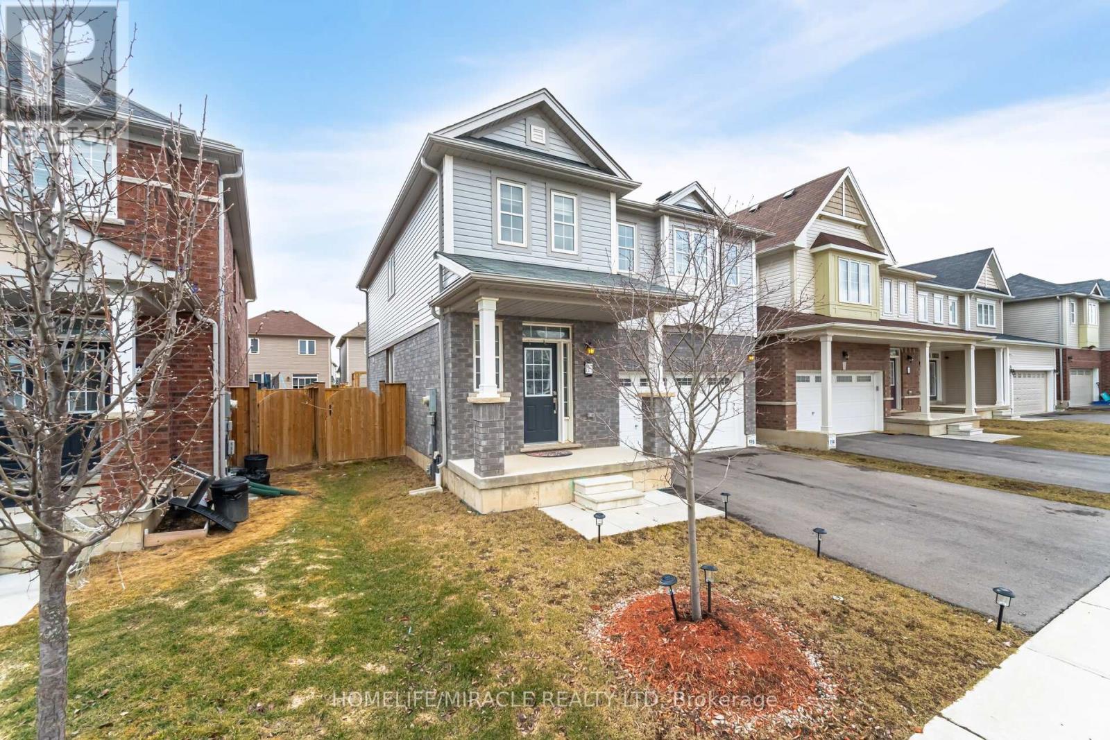 117 Longboat Run W, Brantford, ON - Outdoor With Facade