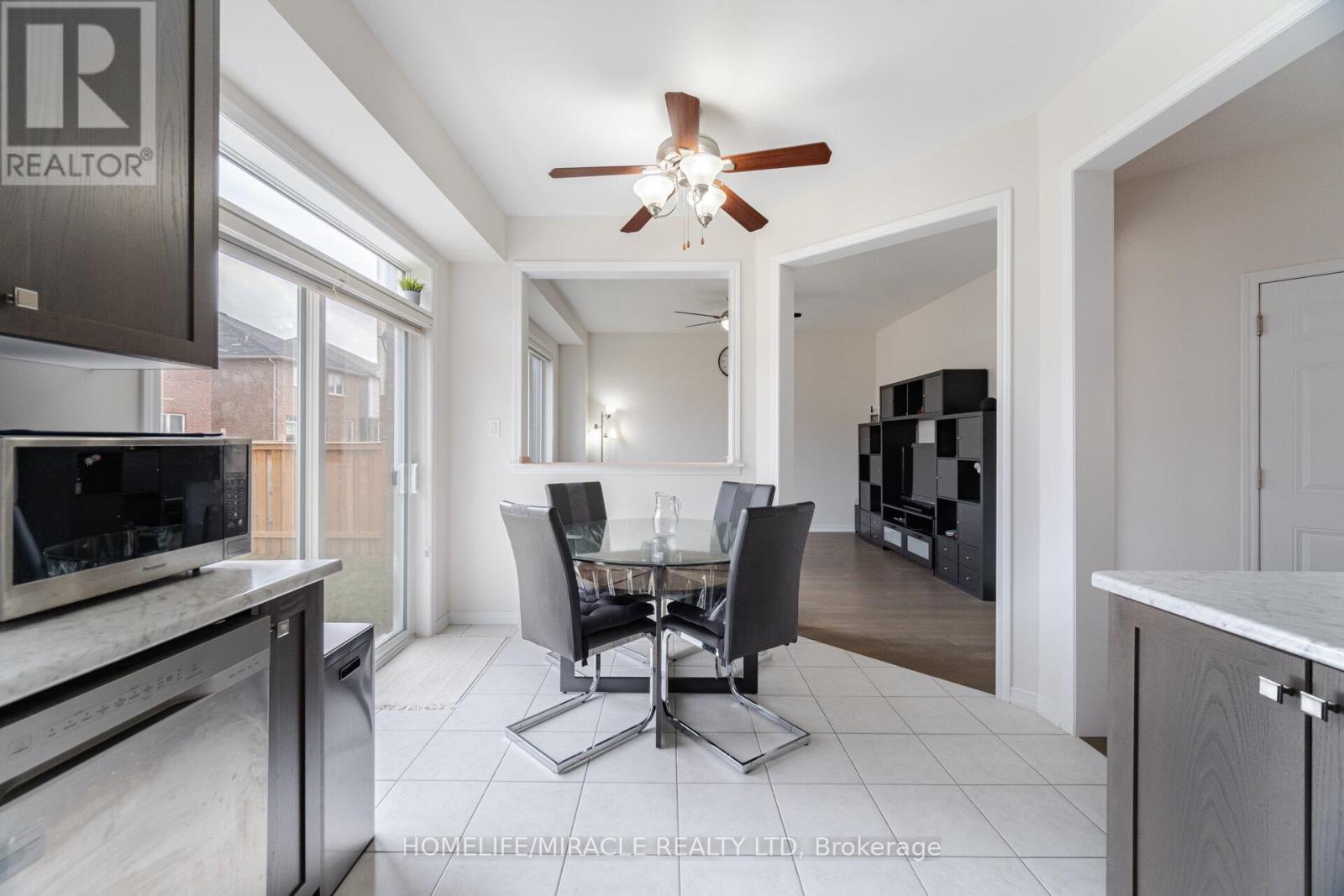 117 Longboat Run W, Brantford, ON - Indoor Photo Showing Dining Room
