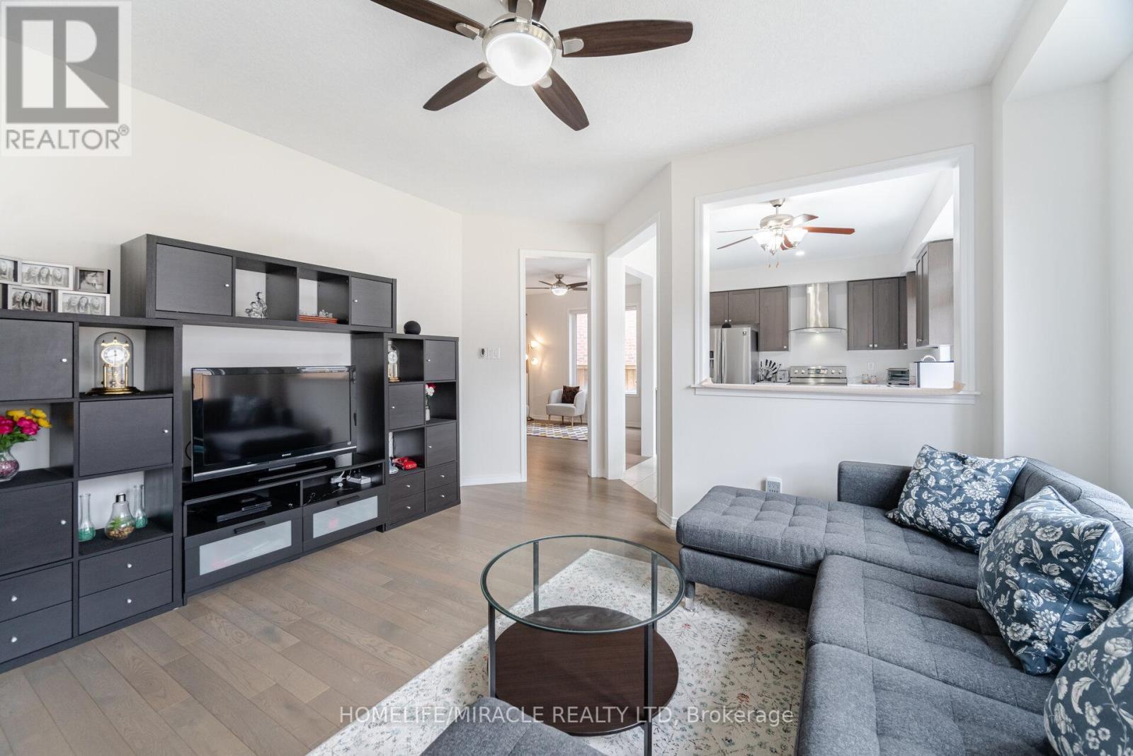117 Longboat Run W, Brantford, ON - Indoor Photo Showing Living Room