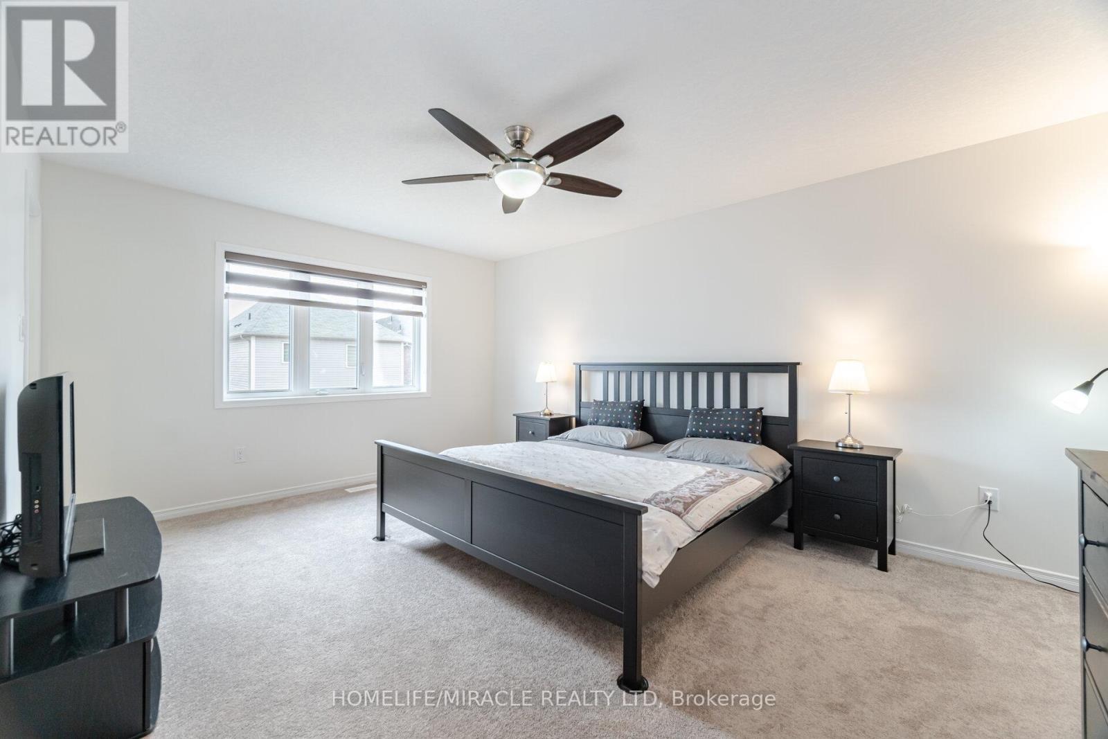 117 Longboat Run W, Brantford, ON - Indoor Photo Showing Bedroom