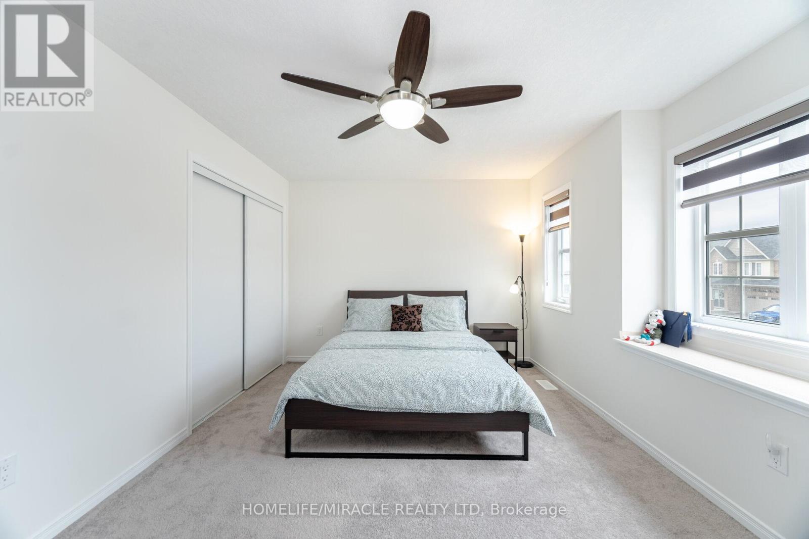 117 Longboat Run W, Brantford, ON - Indoor Photo Showing Bedroom