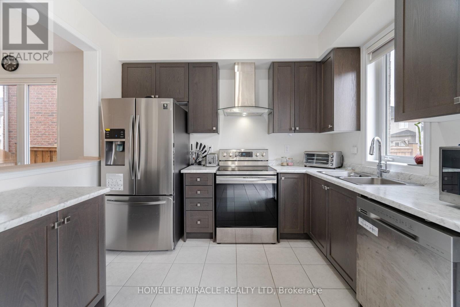 117 Longboat Run W, Brantford, ON - Indoor Photo Showing Kitchen With Double Sink