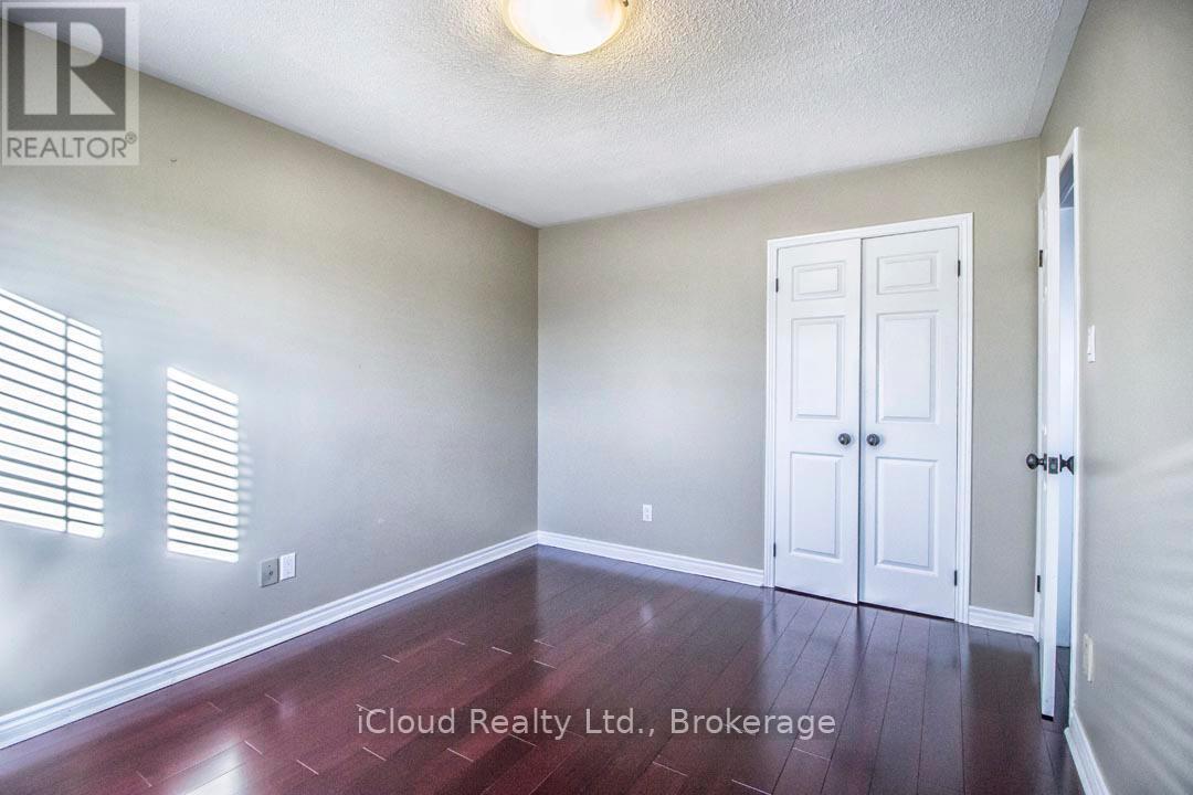 3rd Bedroom with Closet - 2667 Wynten Way, Oakville, ON - Indoor Photo Showing Other Room