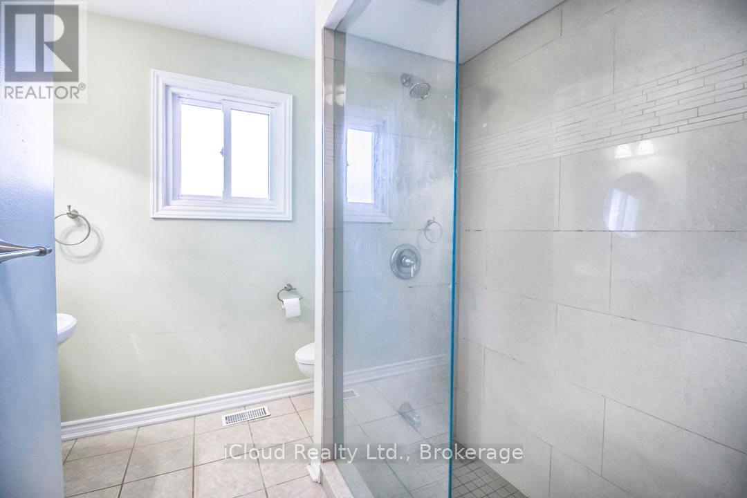 Second Floor Main Bathroom with Shower (No Tub) - 2667 Wynten Way, Oakville, ON - Indoor Photo Showing Bathroom