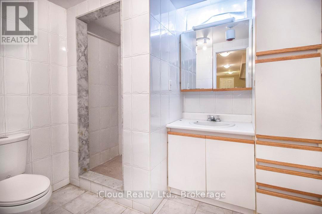 Basement Bathroom with Shower - 2667 Wynten Way, Oakville, ON - Indoor Photo Showing Bathroom