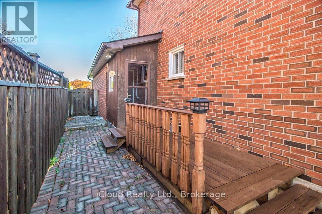 Sideyard - 2667 Wynten Way, Oakville, ON - Outdoor With Exterior