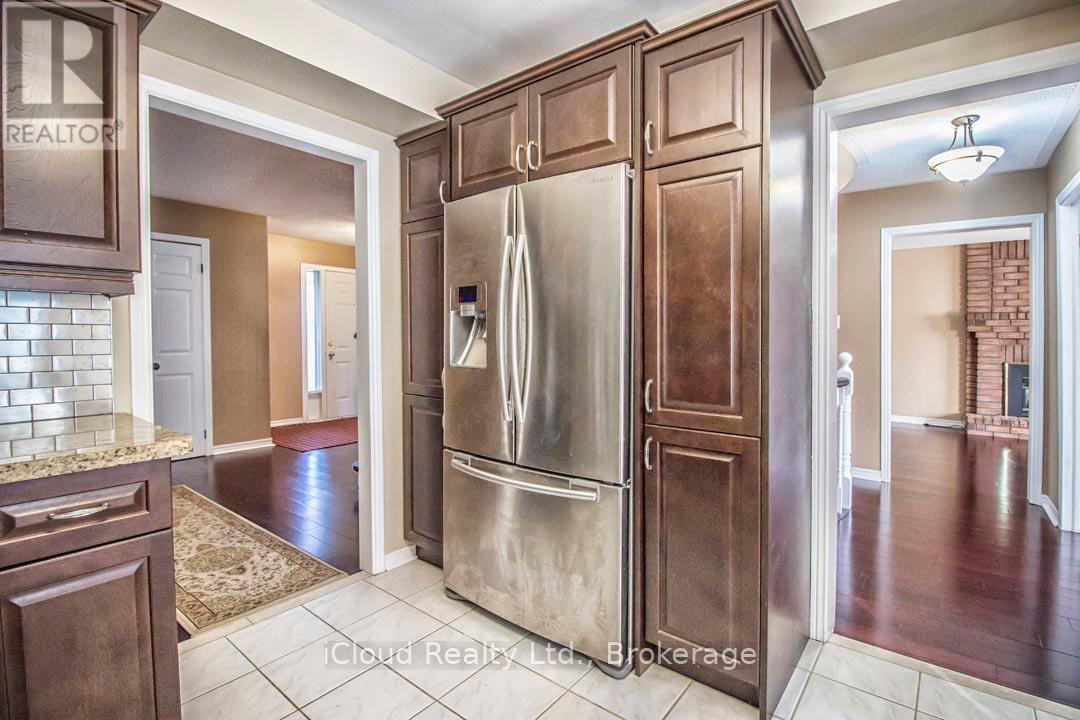 Kitchen with Stainless Steel Fridge w/ Water & Ice - 2667 Wynten Way, Oakville, ON - Indoor