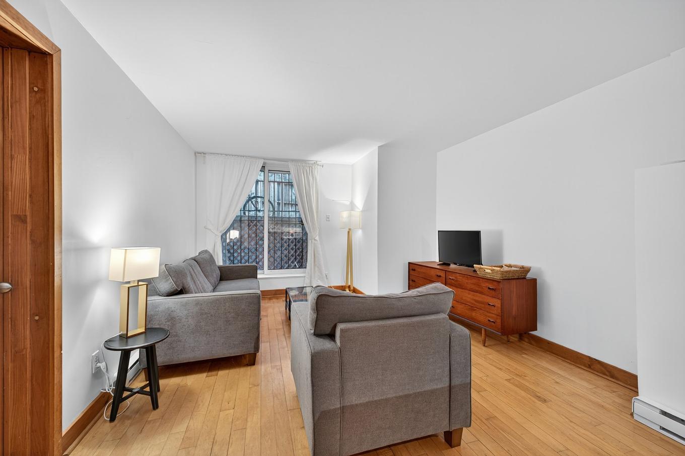 Living room - 3526A Av. Coloniale, Montréal (Le Plateau-Mont-Royal), QC - Indoor Photo Showing Living Room