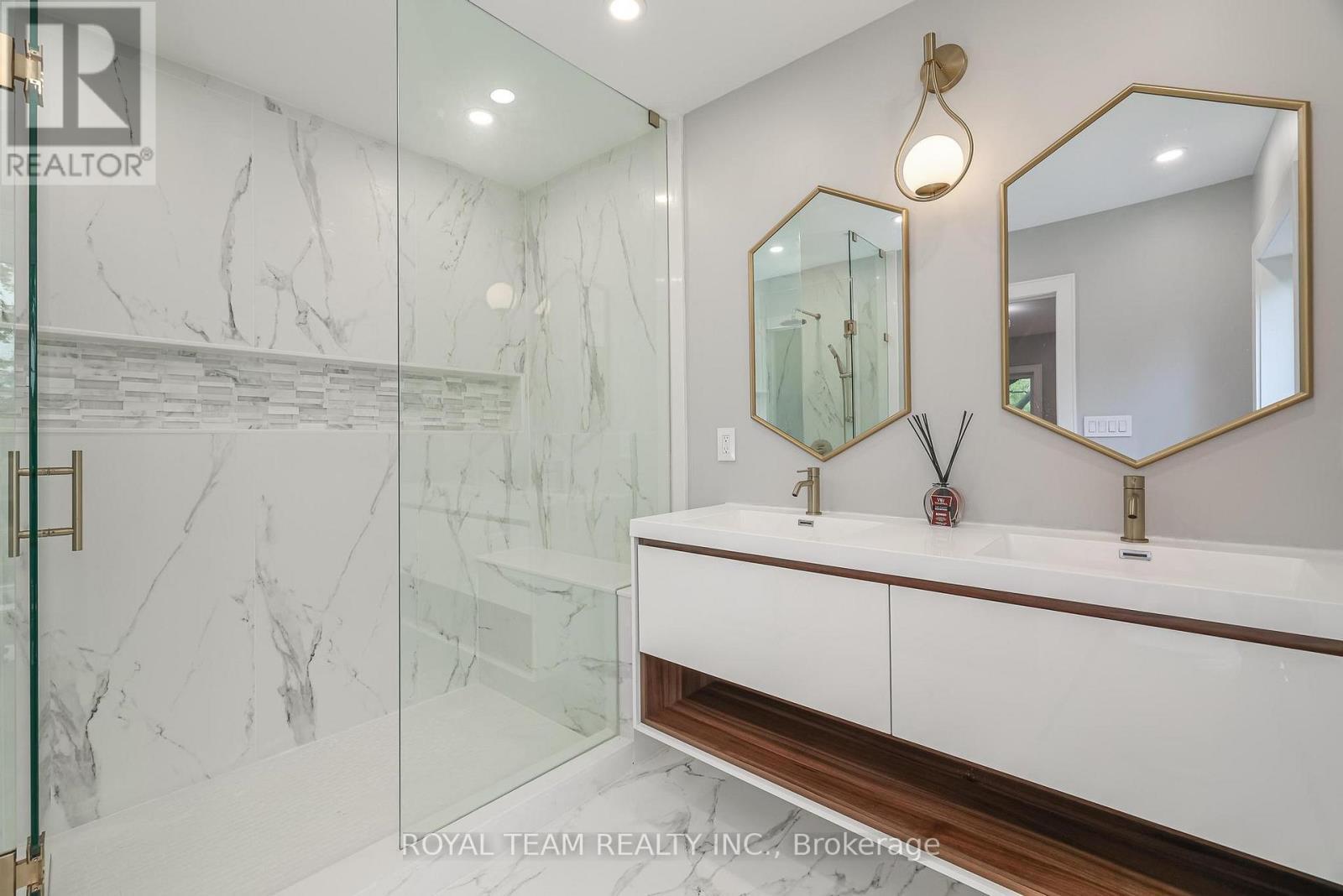 150 St Johns Road, Toronto, ON - Indoor Photo Showing Bathroom