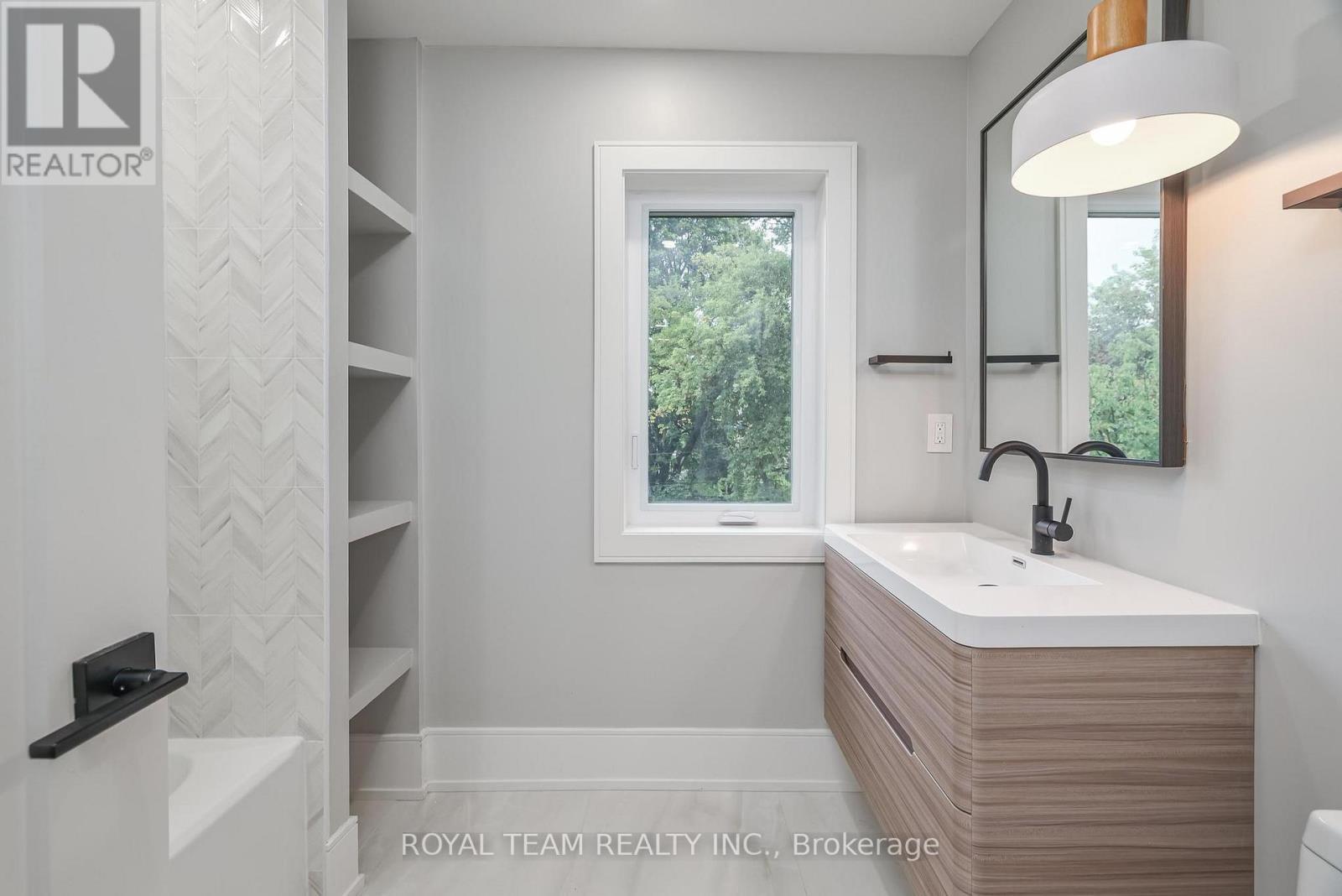 150 St Johns Road, Toronto, ON - Indoor Photo Showing Bathroom