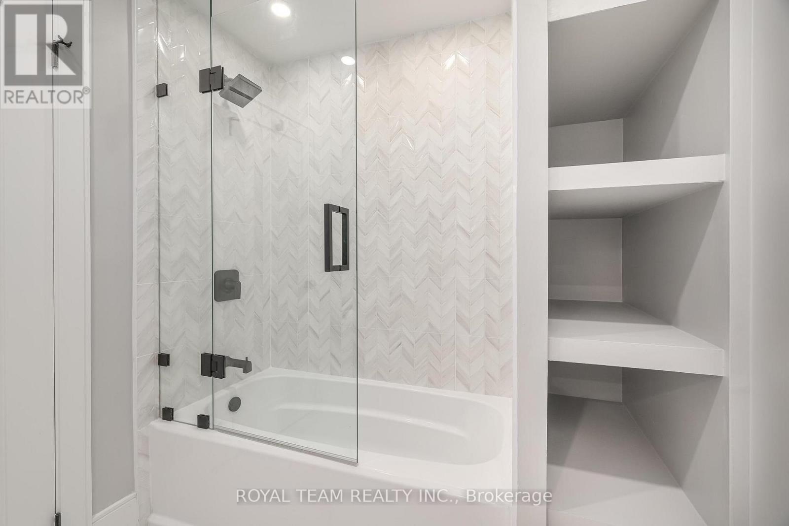 150 St Johns Road, Toronto, ON - Indoor Photo Showing Bathroom