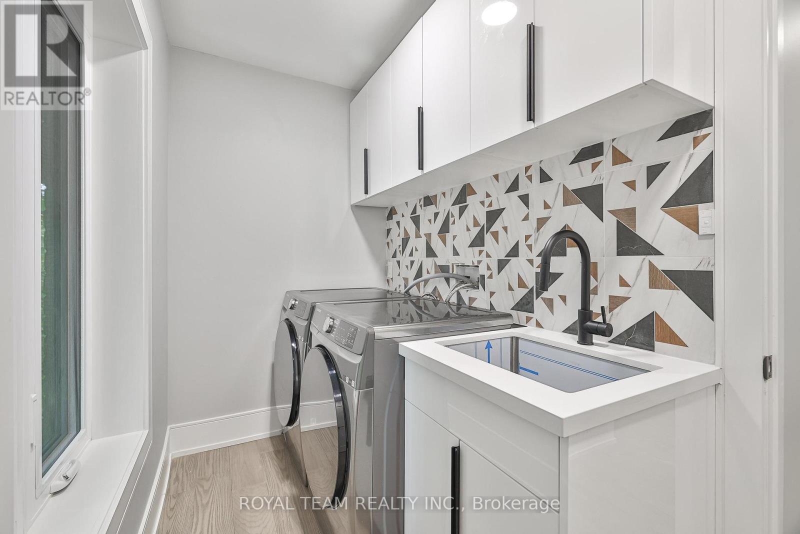 150 St Johns Road, Toronto, ON - Indoor Photo Showing Laundry Room