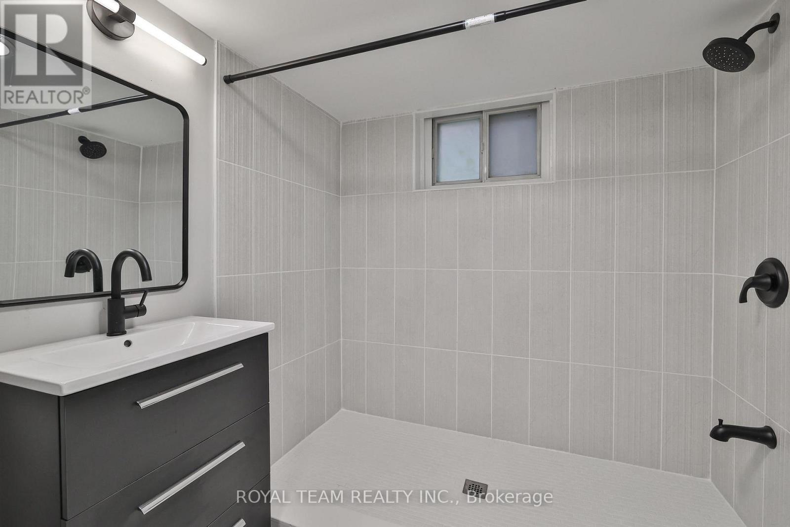 150 St Johns Road, Toronto, ON - Indoor Photo Showing Bathroom