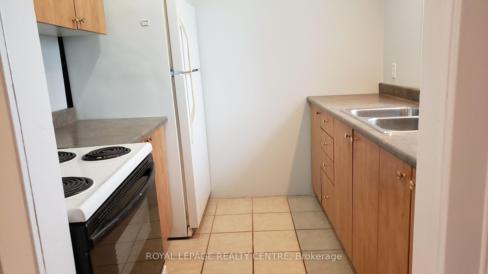 Unit 1-12472 Chinguacousy Road, Caledon, ON - Indoor Photo Showing Kitchen With Double Sink