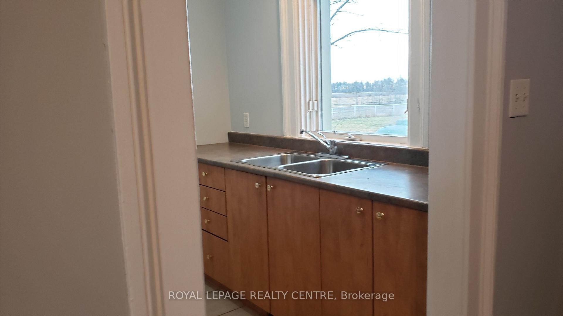 Unit 1-12472 Chinguacousy Road, Caledon, ON - Indoor Photo Showing Kitchen With Double Sink