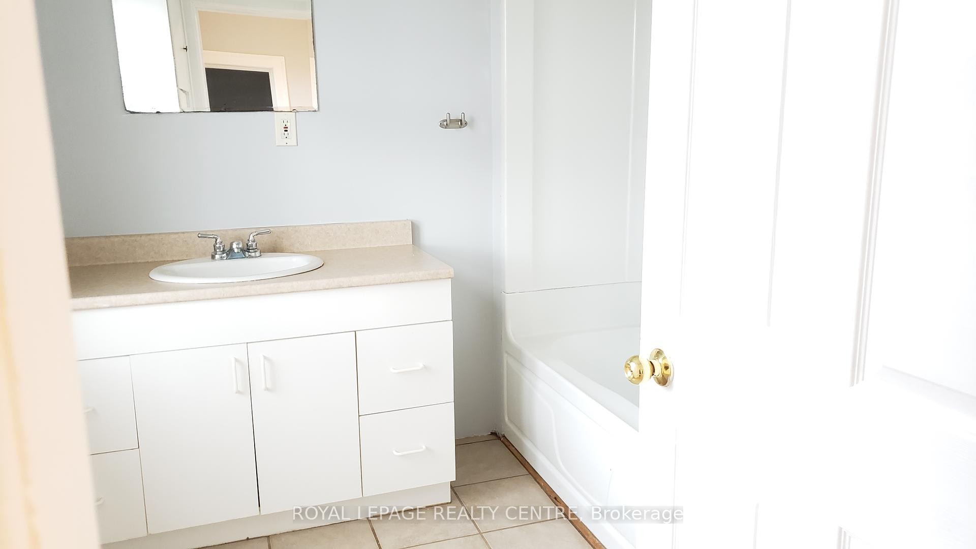 Unit 1-12472 Chinguacousy Road, Caledon, ON - Indoor Photo Showing Bathroom