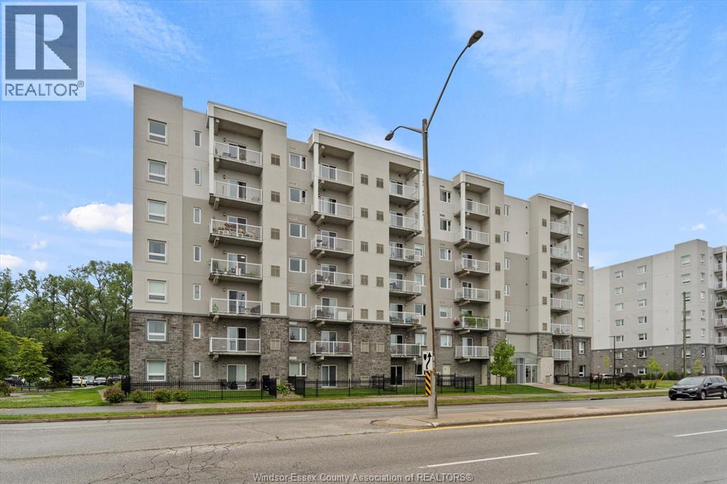 1611 Banwell Unit# 610, Windsor, ON - Outdoor With Balcony With Facade