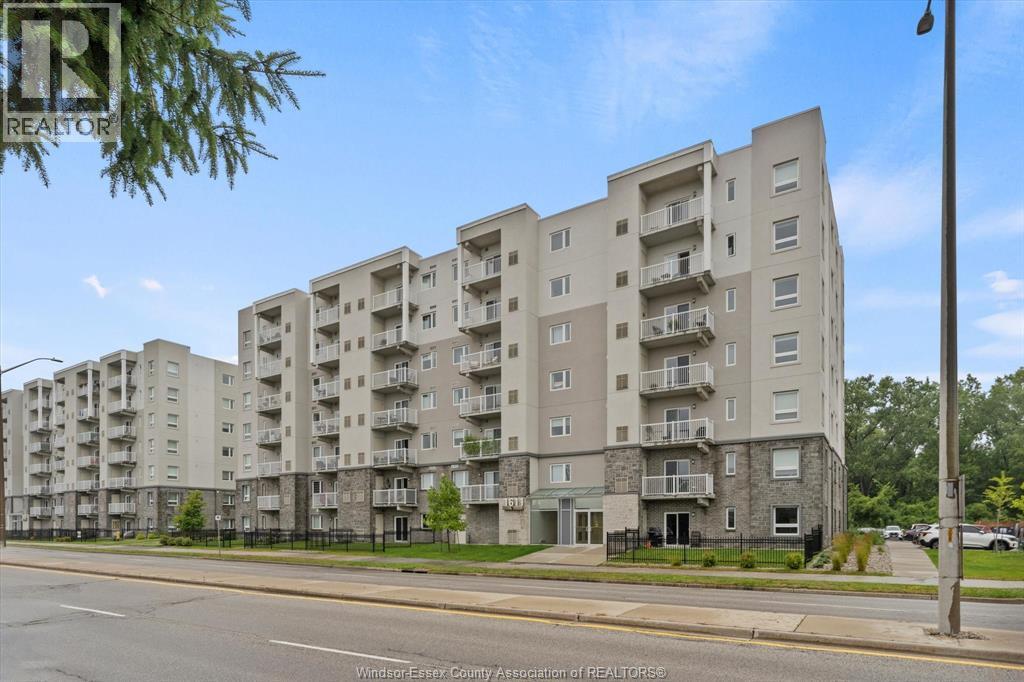 1611 Banwell Unit# 610, Windsor, ON - Outdoor With Balcony With Facade