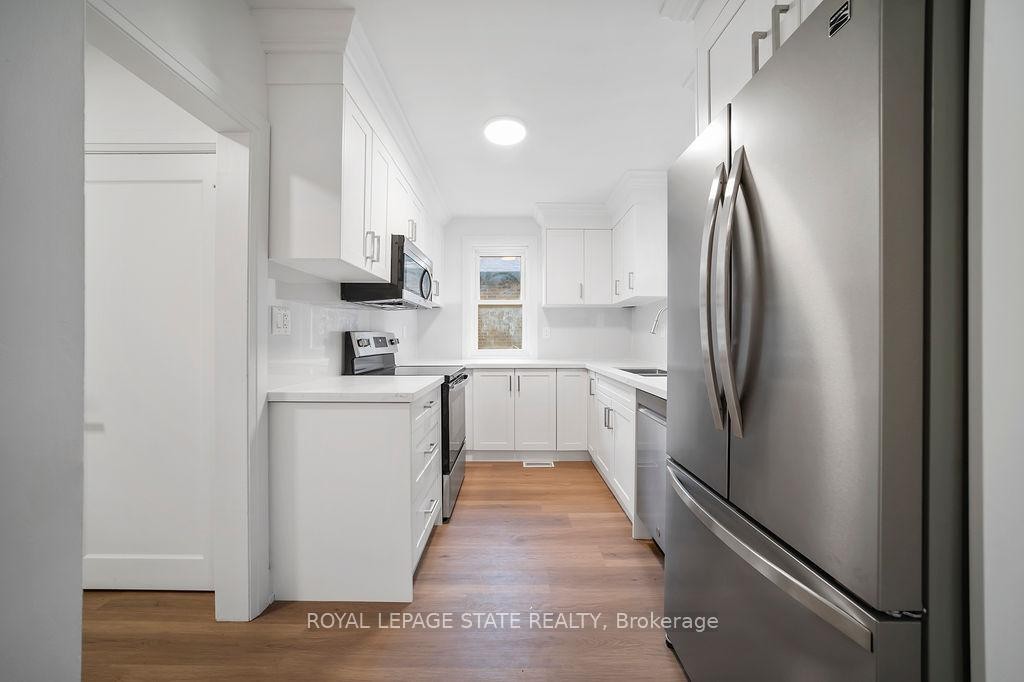 Unit 1-172 East 34Th Street, Hamilton, ON - Indoor Photo Showing Kitchen With Stainless Steel Kitchen