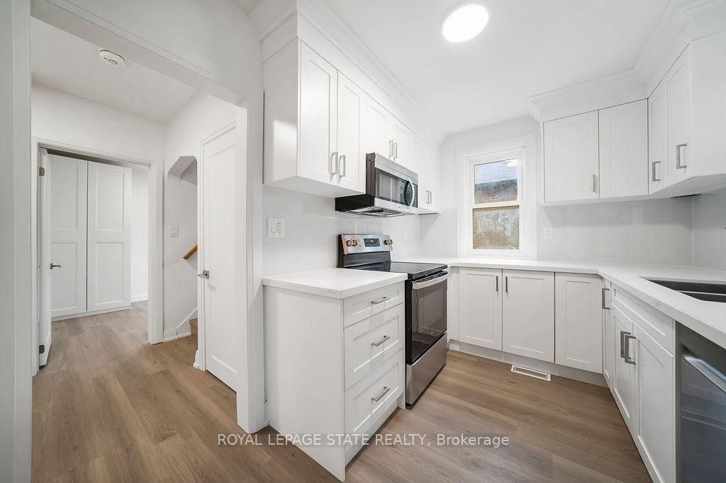 Unit 1-172 East 34Th Street, Hamilton, ON - Indoor Photo Showing Kitchen With Upgraded Kitchen