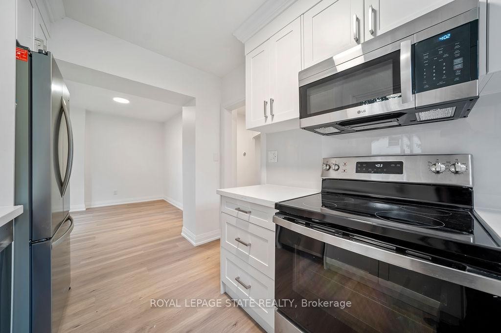 Unit 1-172 East 34Th Street, Hamilton, ON - Indoor Photo Showing Kitchen With Stainless Steel Kitchen