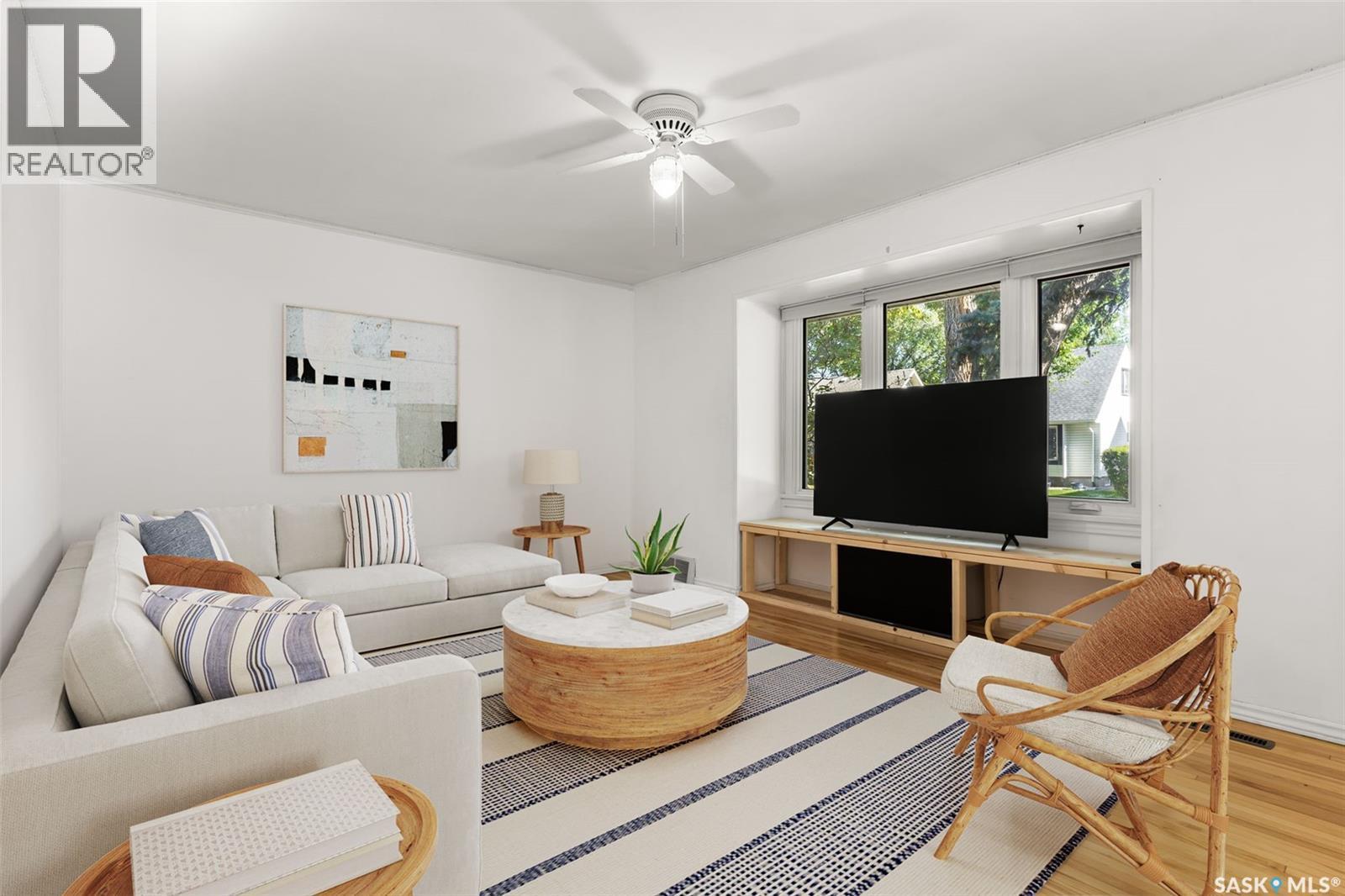 2822 Argyle Street, Regina, SK - Indoor Photo Showing Living Room