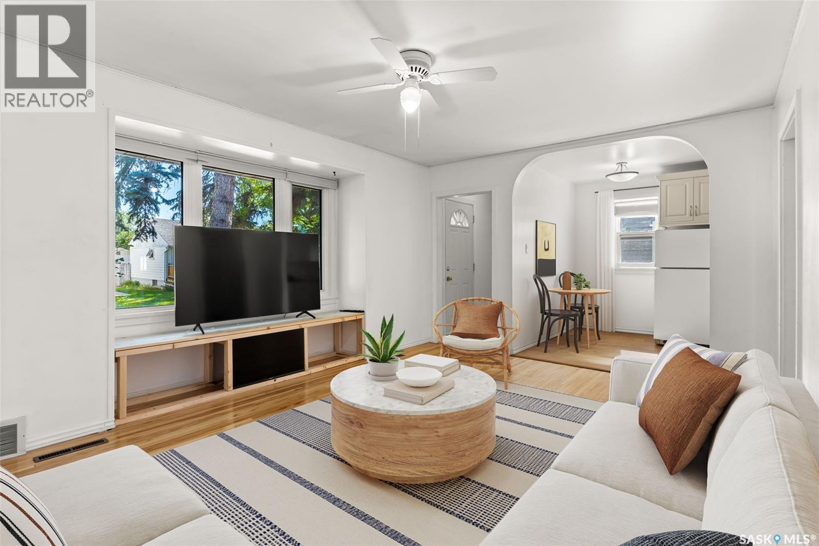 2822 Argyle Street, Regina, SK - Indoor Photo Showing Living Room