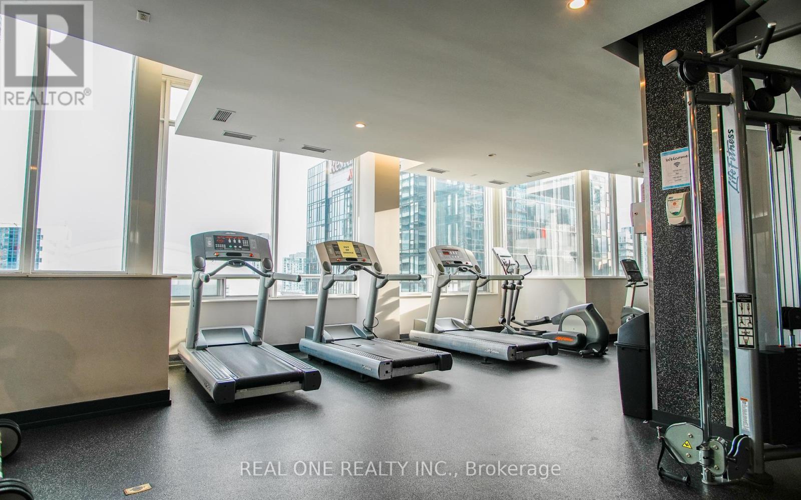 929 - 250 Wellington Street W, Toronto, ON - Indoor Photo Showing Gym Room