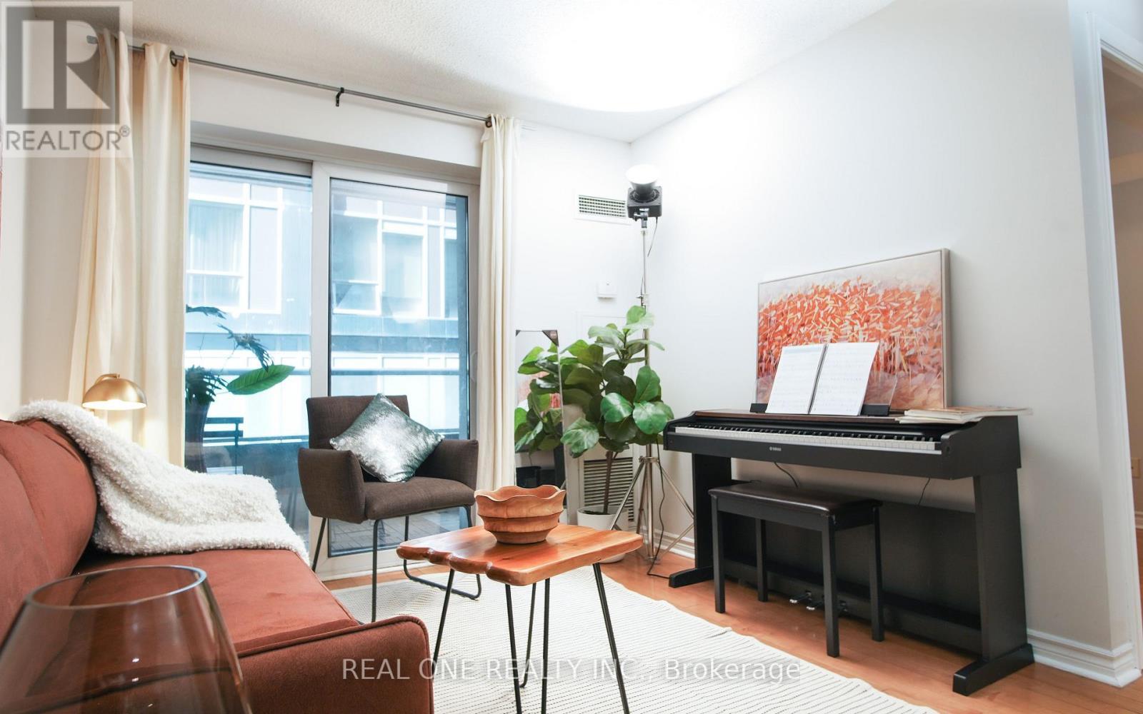 929 - 250 Wellington Street W, Toronto, ON - Indoor