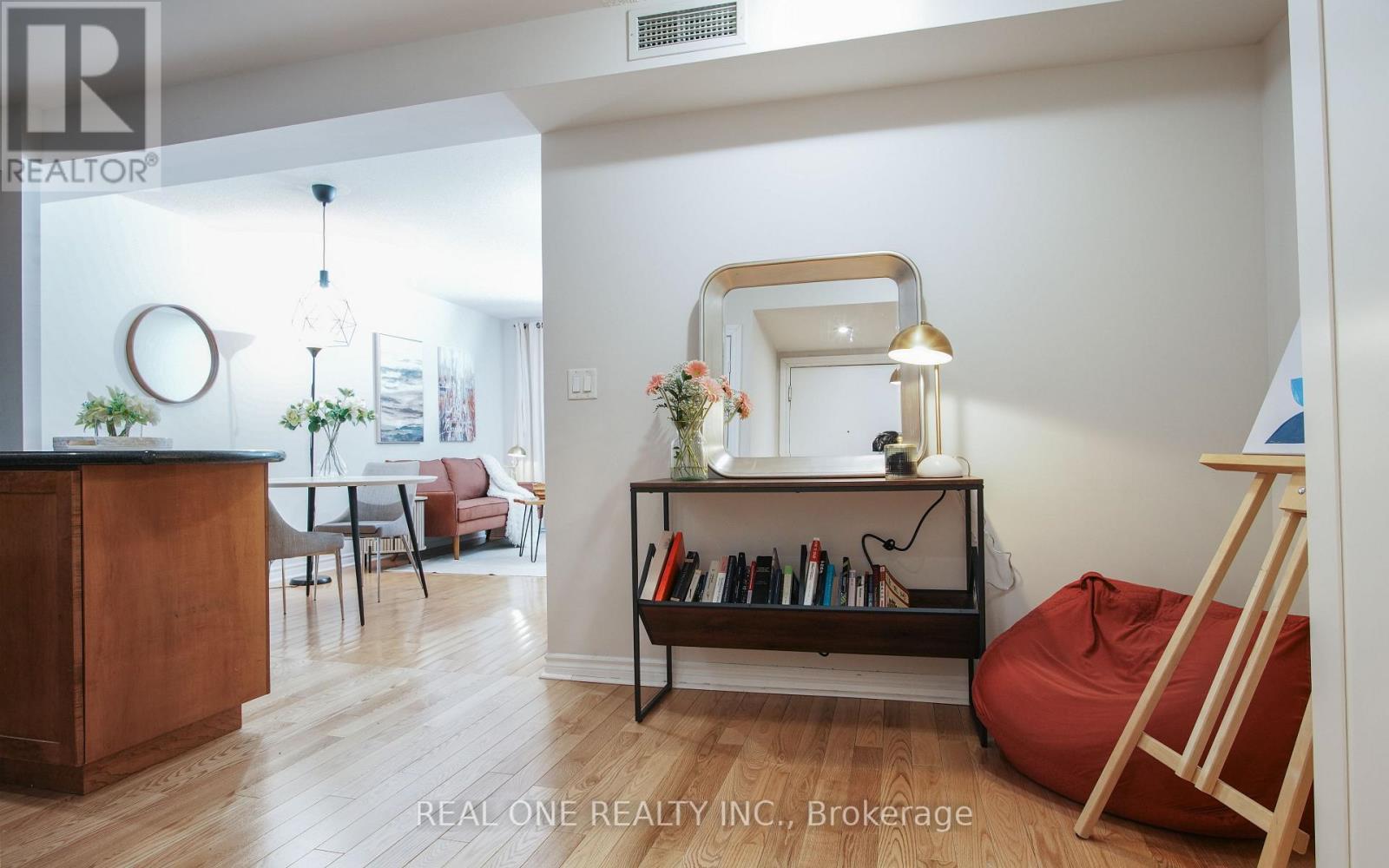 929 - 250 Wellington Street W, Toronto, ON - Indoor Photo Showing Other Room