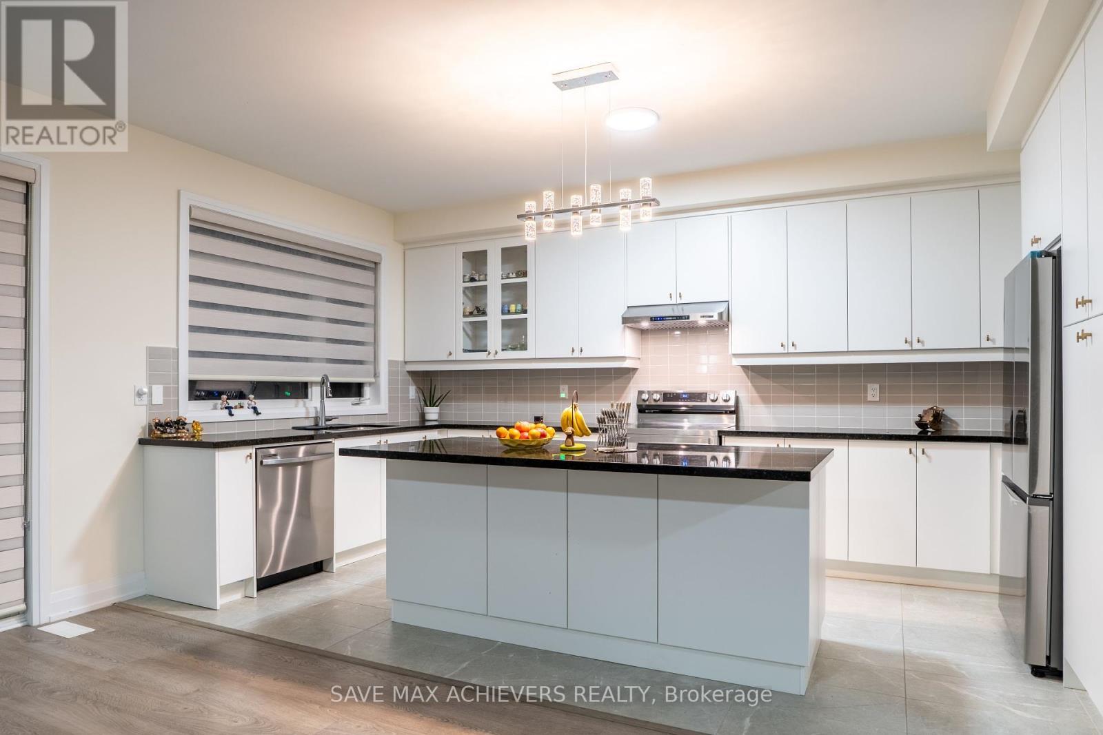 47 Daffodil Road, Springwater, ON - Indoor Photo Showing Kitchen