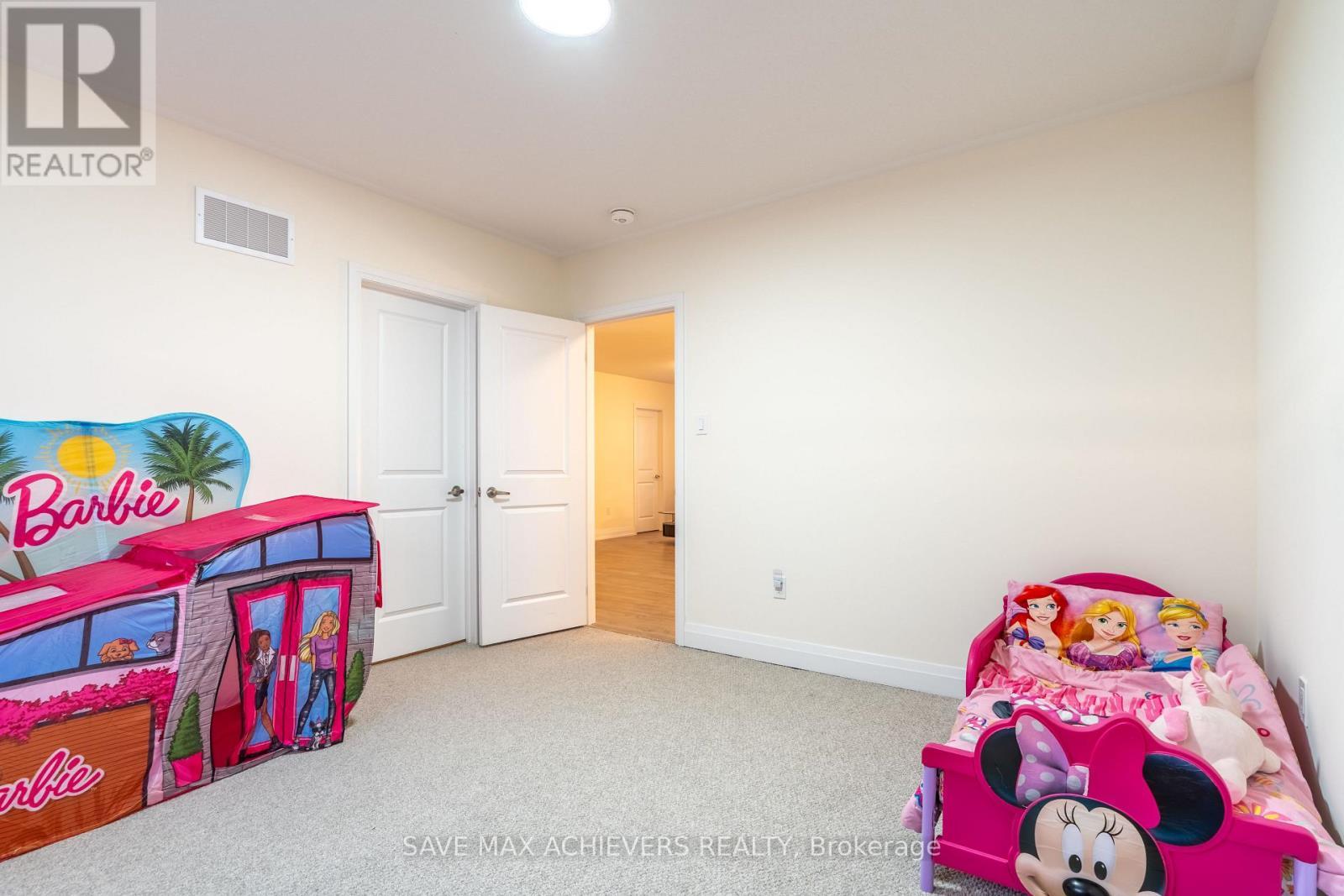 47 Daffodil Road, Springwater, ON - Indoor Photo Showing Bedroom