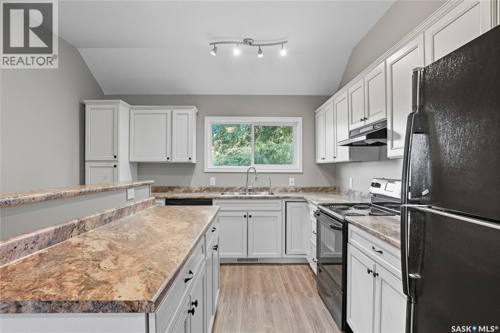 105 Main Street, Harris, SK - Indoor Photo Showing Kitchen