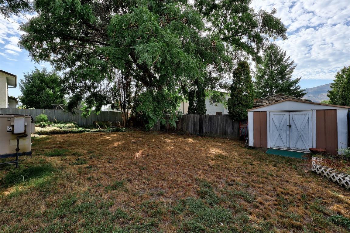 2341 Tranquille Road, Kamloops, BC - Outdoor With Backyard