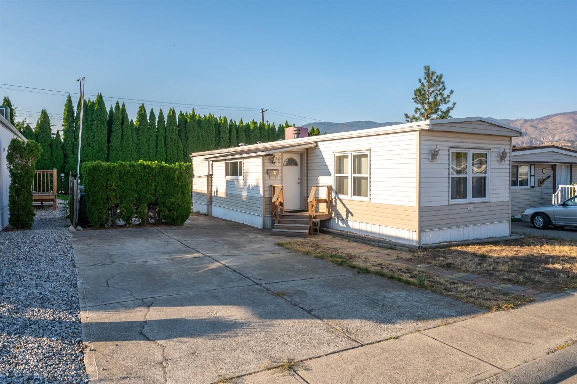 97-98 Okanagan Avenue, Penticton, BC