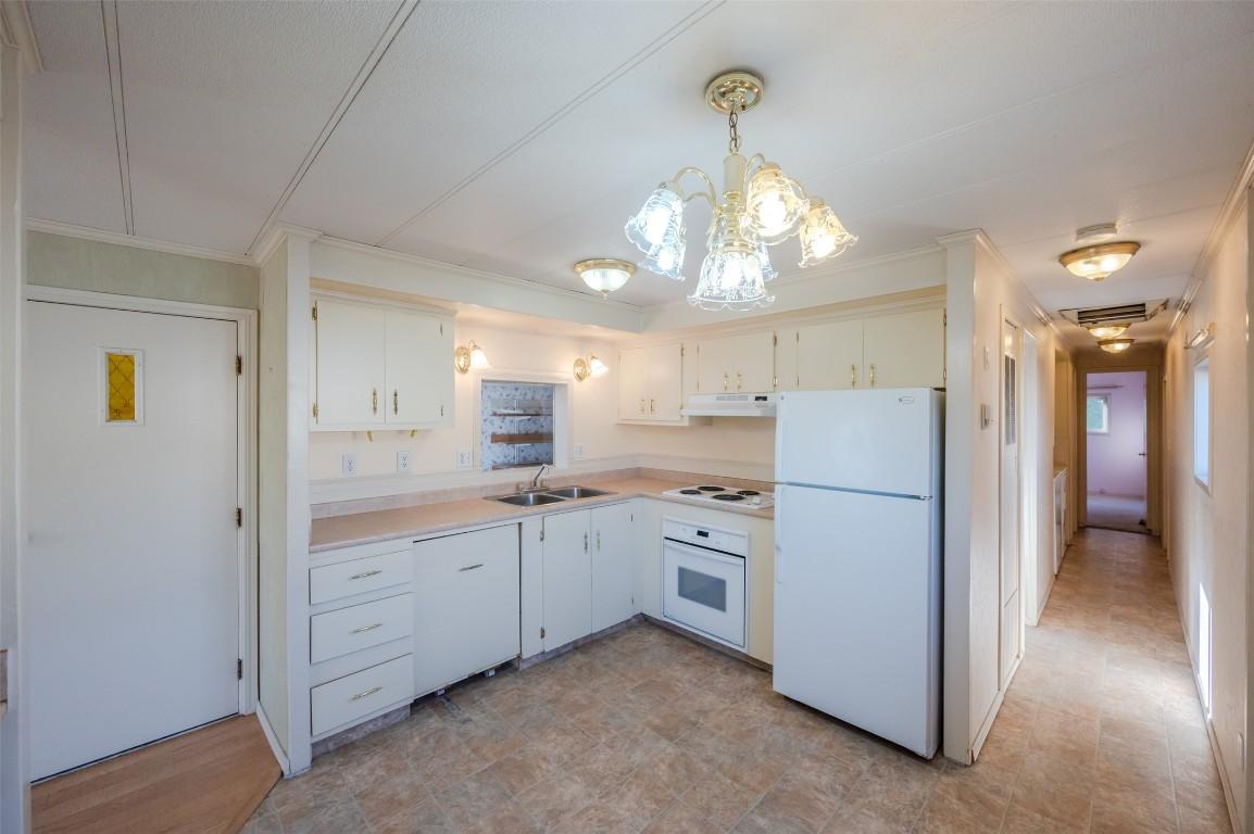 97-98 Okanagan Avenue, Penticton, BC