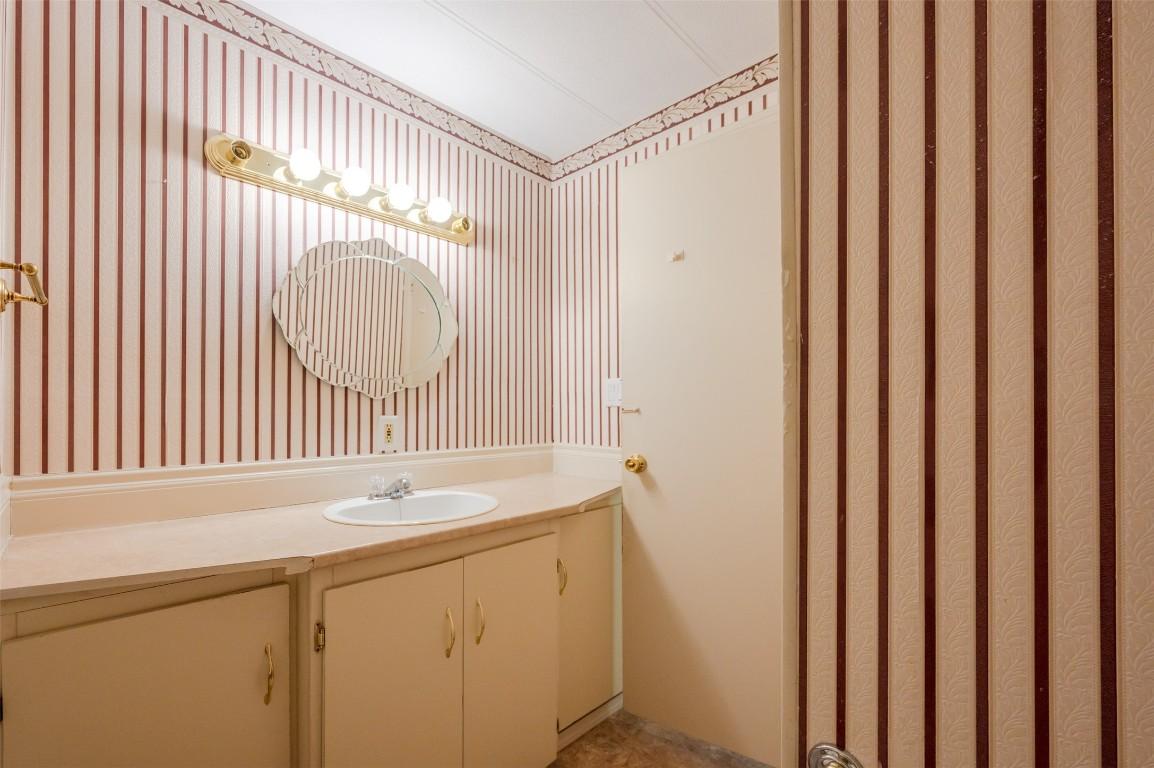 97-98 Okanagan Avenue, Penticton, BC