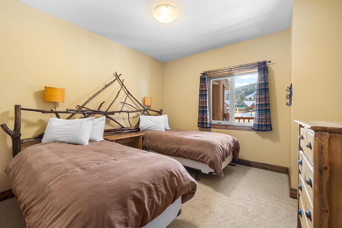 G1-C-1351 Gerry Sorensen Way, Kimberley, BC - Indoor Photo Showing Bedroom