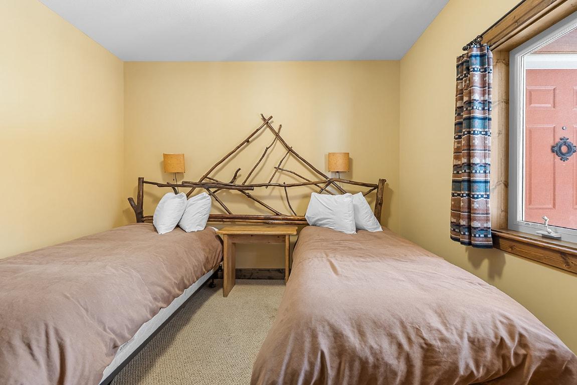 G1-C-1351 Gerry Sorensen Way, Kimberley, BC - Indoor Photo Showing Bedroom