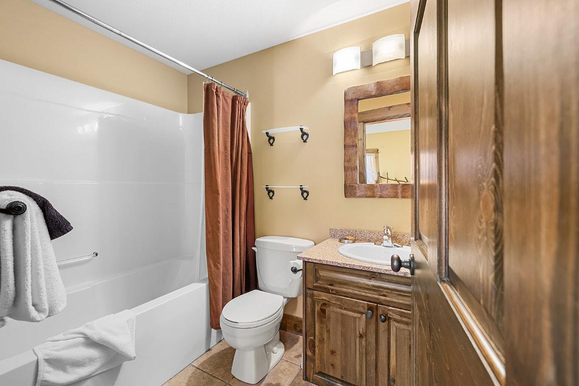 G1-C-1351 Gerry Sorensen Way, Kimberley, BC - Indoor Photo Showing Bathroom