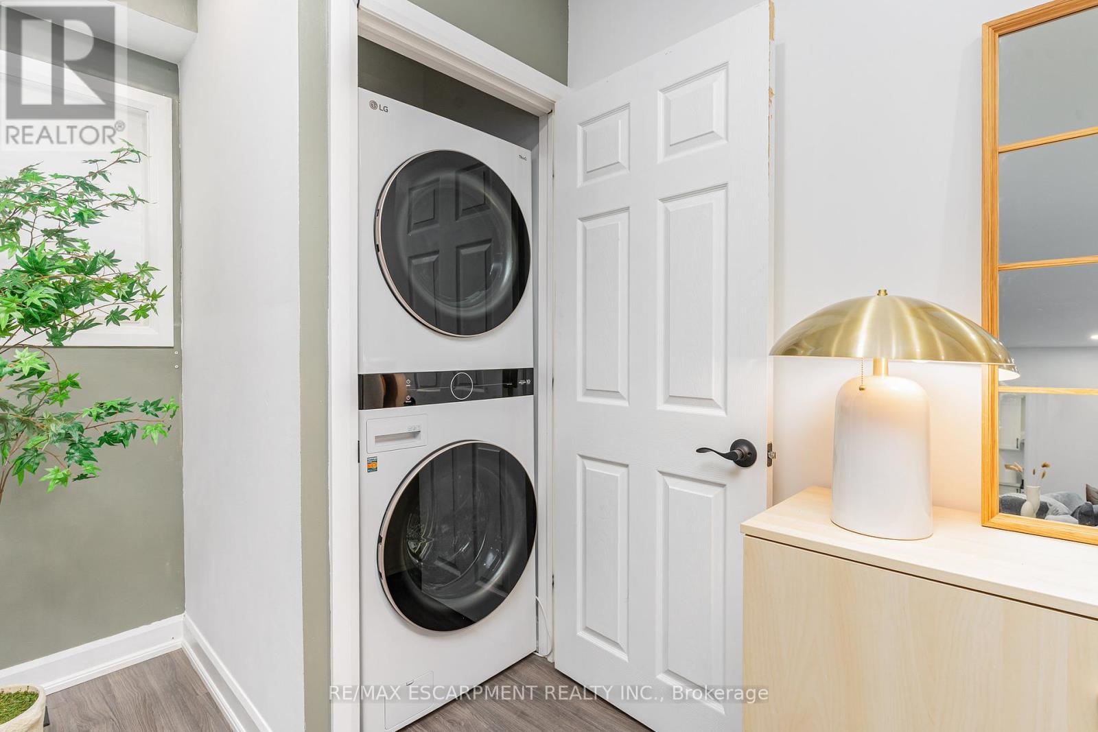 4 Robins Avenue, Hamilton, ON - Indoor Photo Showing Laundry Room