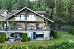 204-591 Pfeiffer Cres Tofino, BC V0R 2Z0