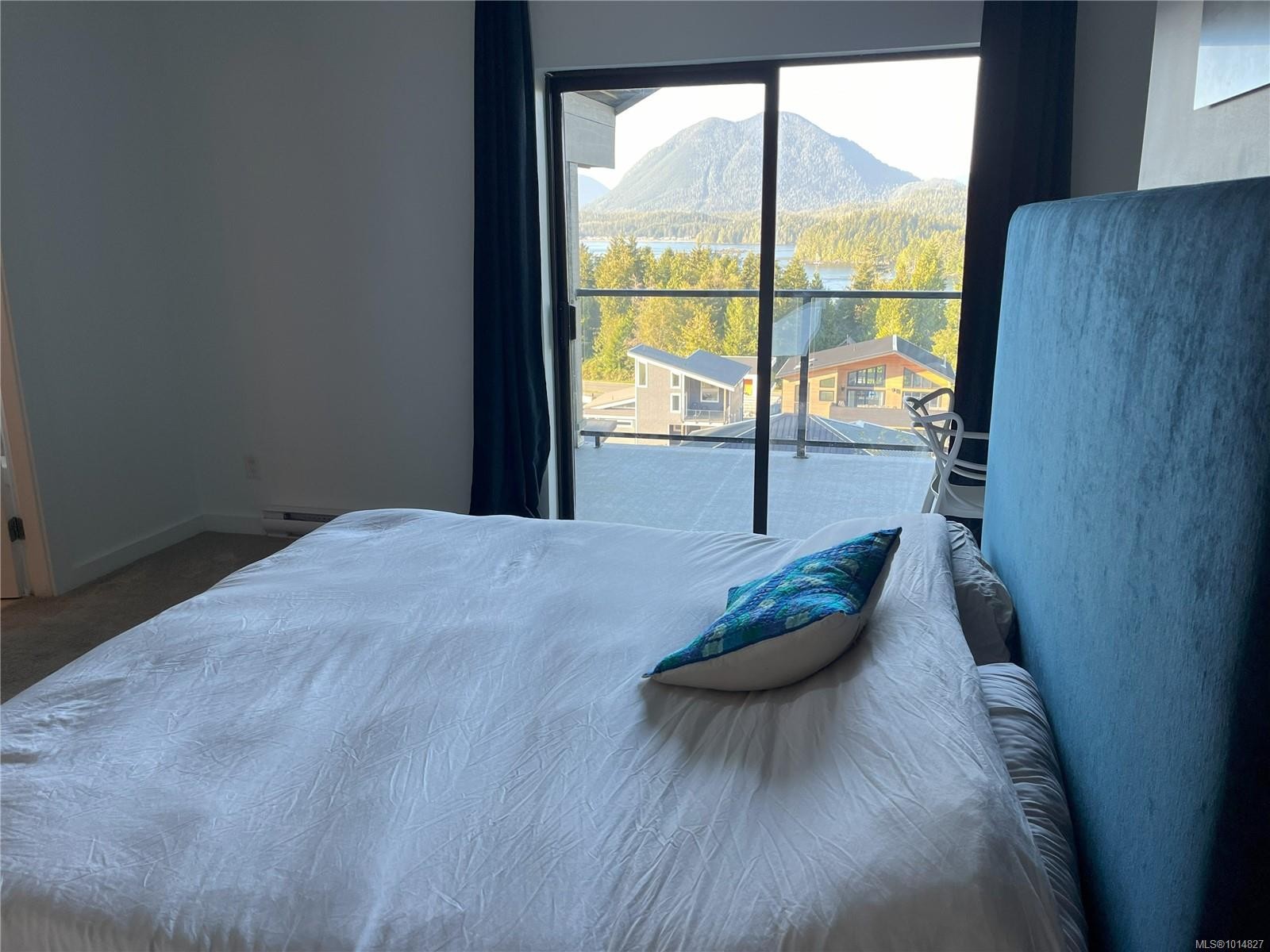 204-591 Pfeiffer Cres, Tofino, BC - Indoor Photo Showing Bedroom