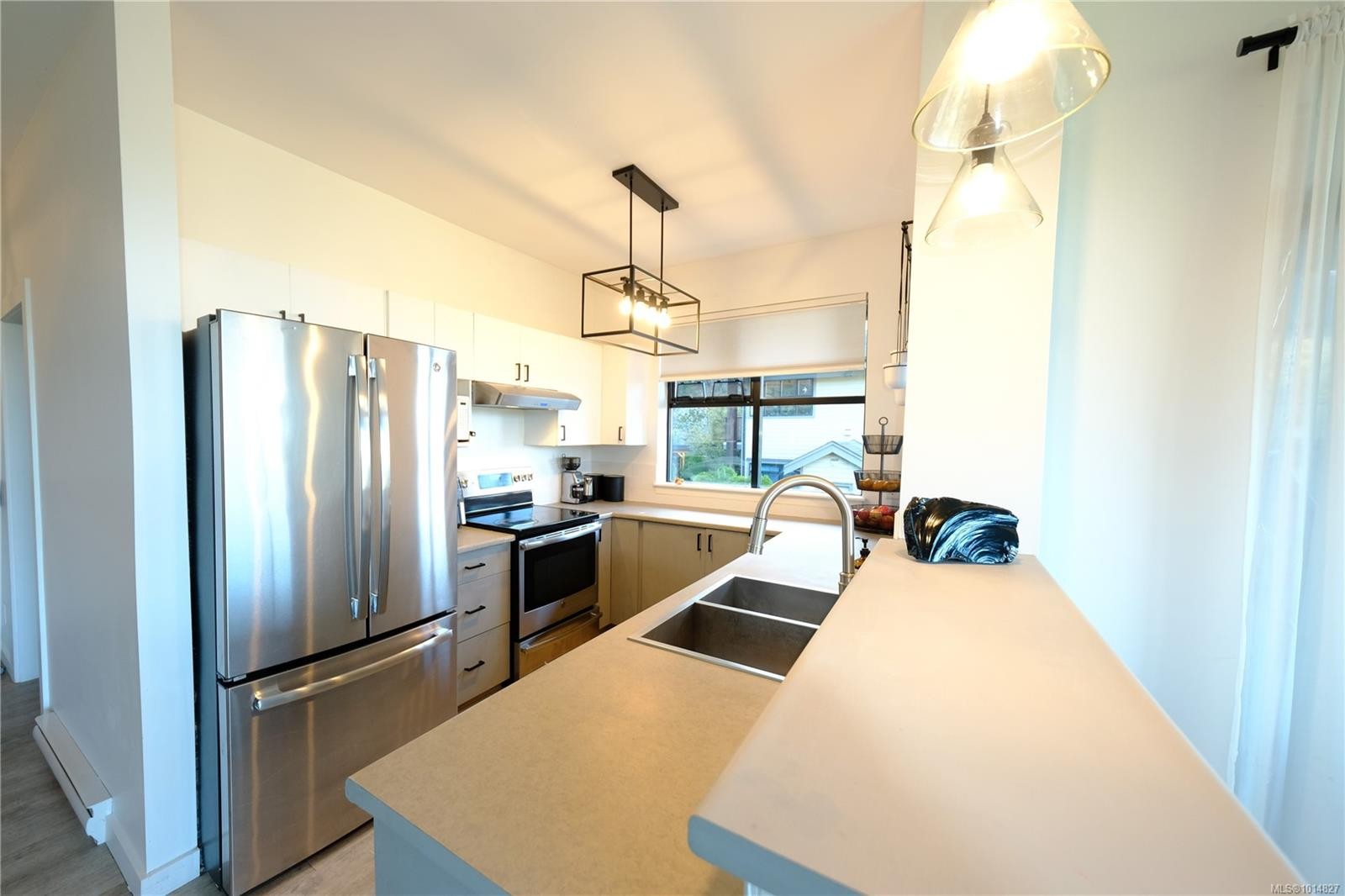 204-591 Pfeiffer Cres, Tofino, BC - Indoor Photo Showing Kitchen With Double Sink With Upgraded Kitchen