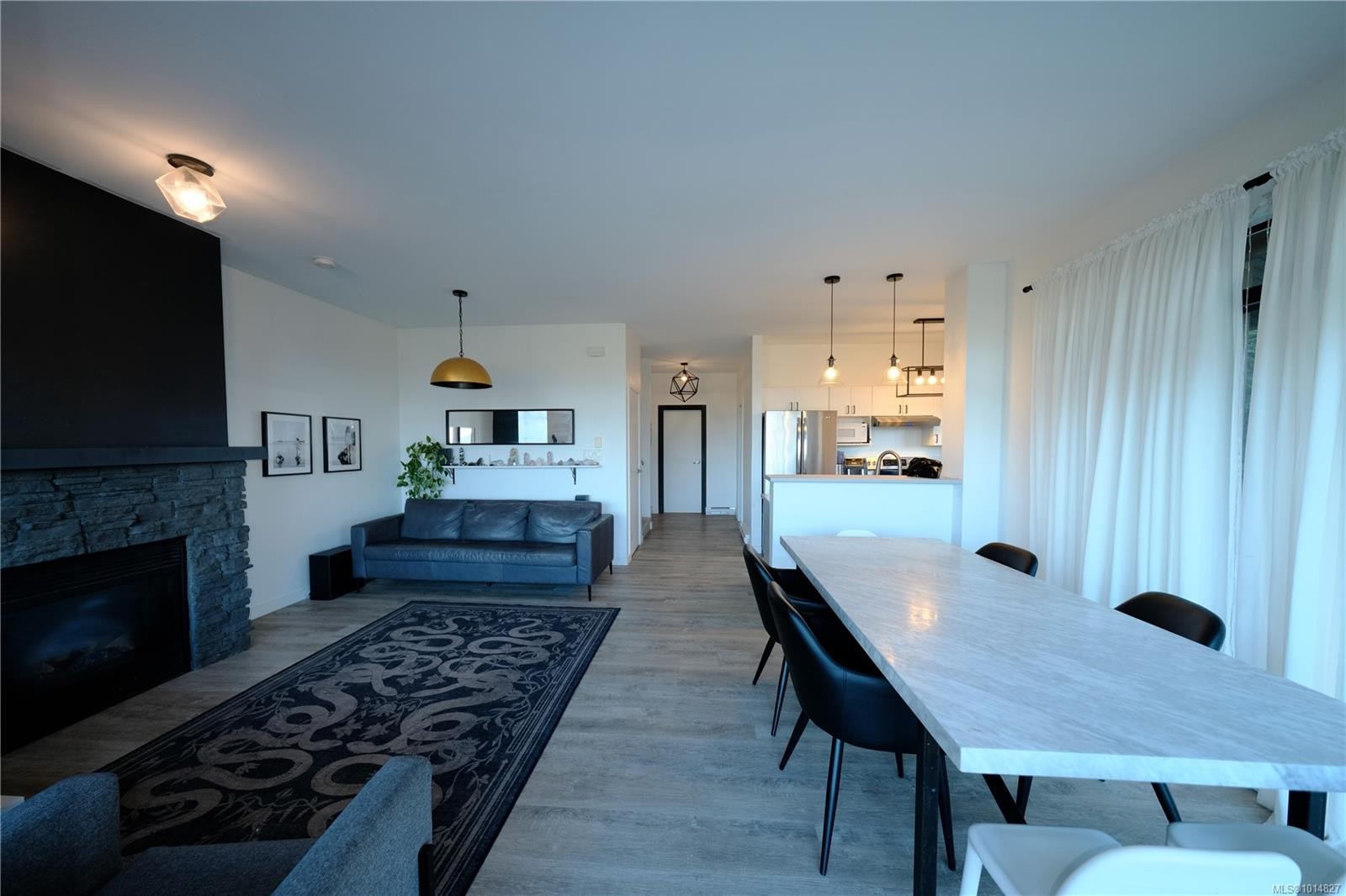 204-591 Pfeiffer Cres, Tofino, BC - Indoor With Fireplace