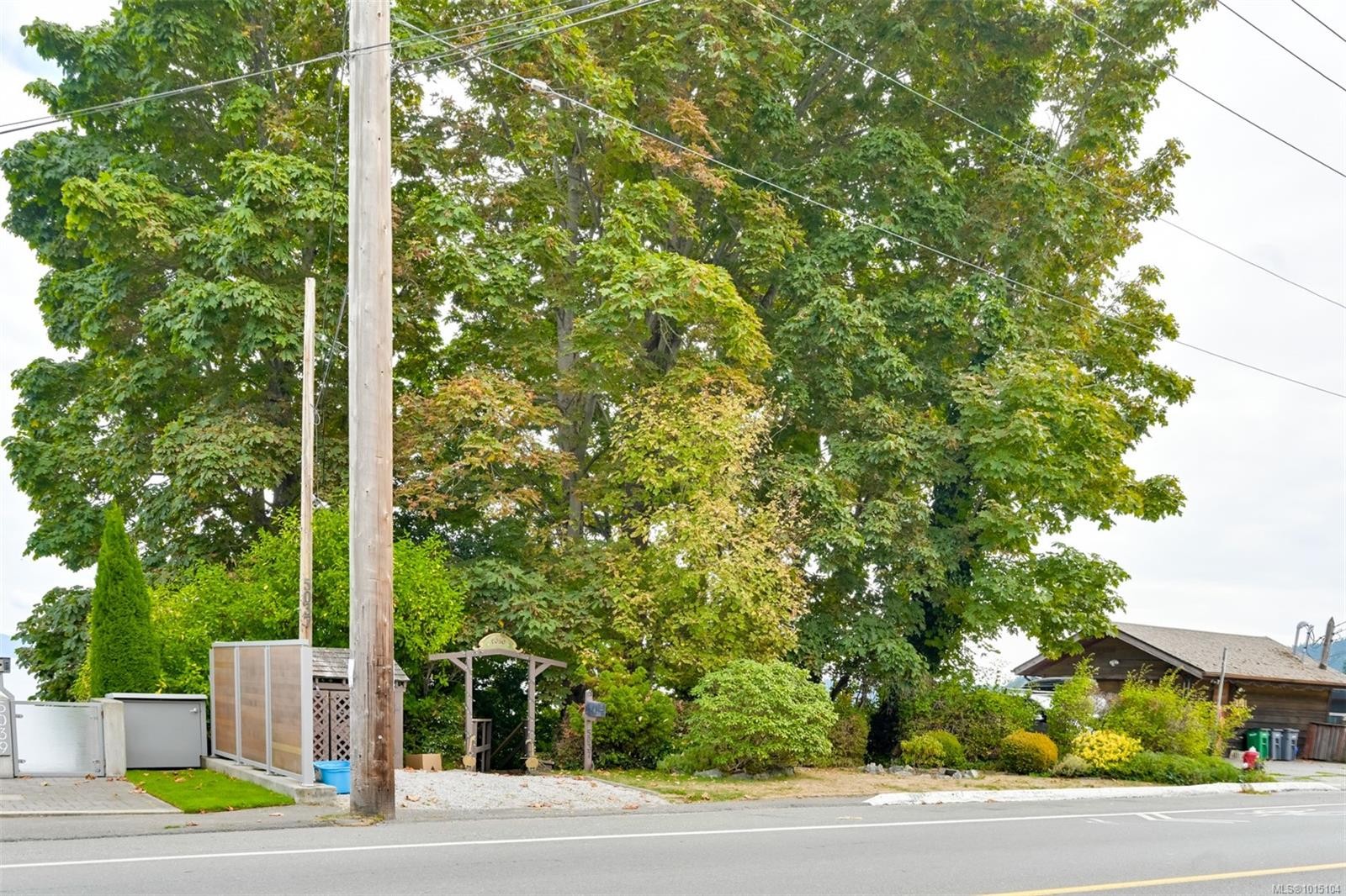 5037 Cordova Bay Rd, Saanich, BC